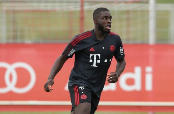 记者：曼联欣赏于帕但没想好找什么类型后场球员，优先补强中场球员+五号位