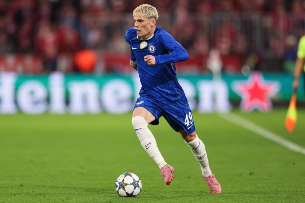 🚀向前冲！加纳乔是首位代表两支英格兰球队欧冠得分  的U21球员