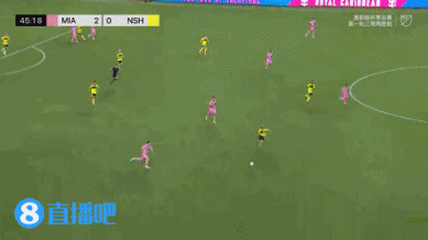 下半场刚开始纳什维尔攻入一球，主裁示意违例  在先得分  无效