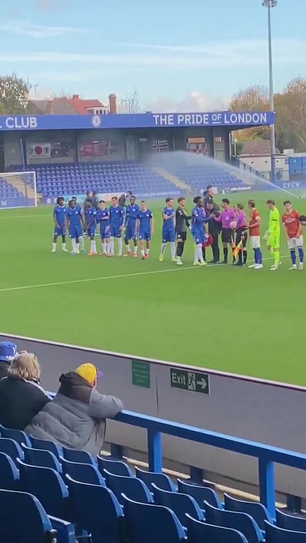 遭马雷斯卡弃用！迪萨西参加切尔西U21赛事  ，担任领队